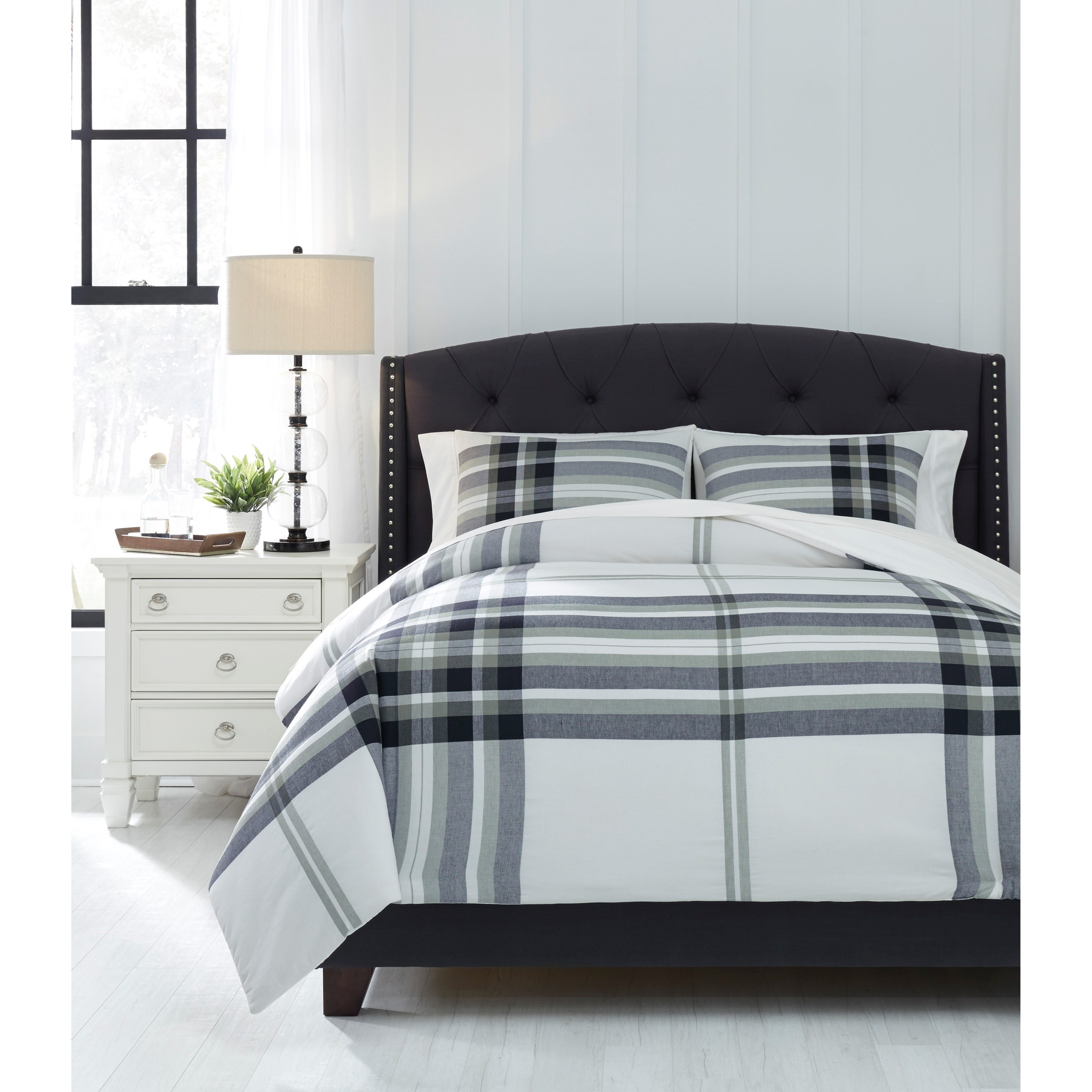 Gray Comforter Set King / Its reversible design features two solid